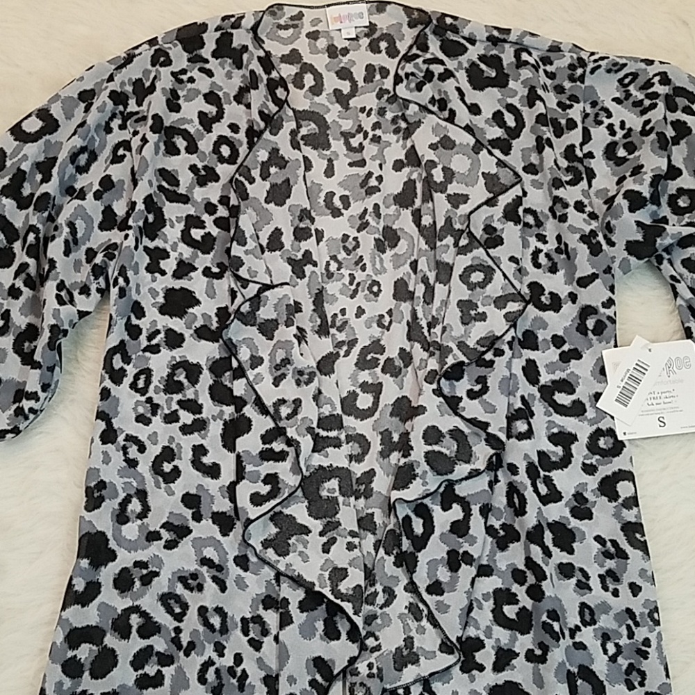 LuLaRoe Monroe kimono